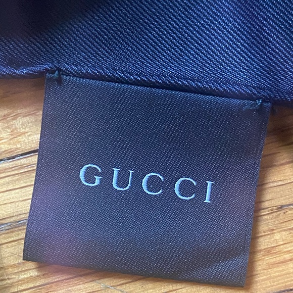 Gucci Black Flora II Silk Scarf NWOT - Picture 11 of 16
